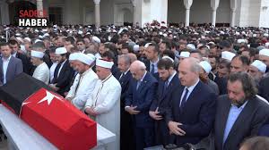 Gazeteci barış yarkadaş, veyis ateş. Kadir Misiroglu Nun Cenazesi Camlica Camii Nden Kaldirildi Youtube