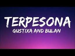 Ku buka album biru penuh debu dan usang ku pandangi semua gambar diri kecil bersih belum ternoda. Terpesona Gustixa Bulan Lirik Lyrics Aku Terpesona Chords Chordify