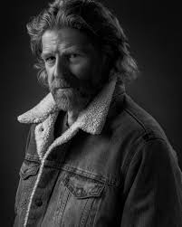 Curt Hinson leads the group in a session!