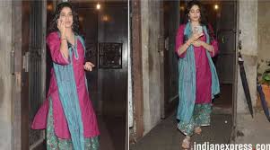 Ethnic Fashion Goals Janhvi Kapoor Keeps It Bright In Yellow Ensemble Pics Inside Lifestyle News The Indian Express No, it's not for a movie shooting but to attend the wedding of akshay marwah and from sridevi, boney kapoor and her daughters, jhanvi kapoor and khushi kapoor to sonam kapoor, rhea kapoor and arjun kapoor. ethnic fashion goals janhvi kapoor
