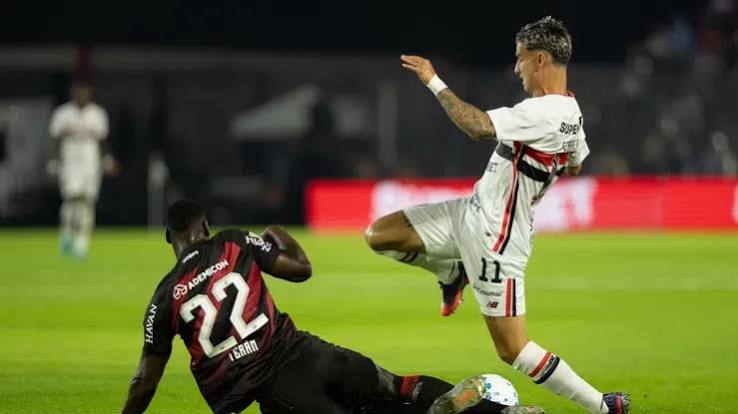 S&atilde;o Paulo leva virada contra o Athletico e amplia crise