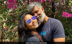Super hunk milind soman and his wife ankita konwar have been painting the social media scene red with pics of their iceland vacation. Milind Soman S Lockdown Laziness Post With Wife Ankita Has A Connection To Their Wedding