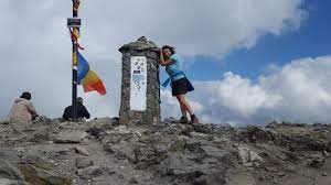 Daca vrei sa urci pe cel mai inalt munte din romania, trebuie sa mergi in muntii fagarasi, mai exact pe varful moldoveanu, care are o inaltime de 2544 de metri. Cum Am Cucerit Varful Negoiu Din MunÈ›ii FÄƒgÄƒraÈ™ Er News