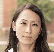 Kim Hanna's Instagram, Twitter & Facebook