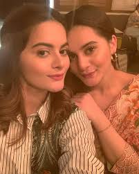 Aiman Khan and Minal Khan with their mother