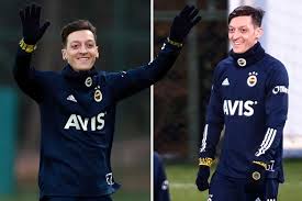 A move to turkey is the next logical step, but expectations for the former germany midfielder will be high in istanbul. Ozil Can T Stop Smiling In First Fenerbahce Session After Ending Arsenal Hell Path Of Ex