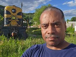 Well, I guess just like music, these 70s Rail photos are "my jam". Check  out MTA/Conrail Comet set at Tuxedo, New York. April 1978. Photo by Bill  Wilcox. The loco is in