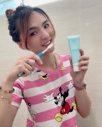 记得多笑！笑容很有魅力、它能带来好运❤️ . 选择健康牙膏真的很重要，不仅可以帮助我们去除口臭、更要的是能提供我们有益细菌  能让我们拥有亮白又健康的🦷。 冰冰凉凉很清爽～薄荷味