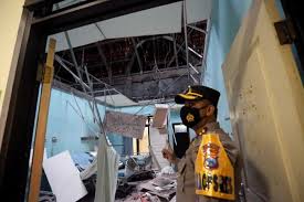 Gempa yang terjadi pada pukul 14.00 wib diketahui dirasakan di. Banyak Bangunan Rusak Akibat Gempa Malang Bmkg Sebut Mitigasi Struktural Masih Lemah Okezone Nasional