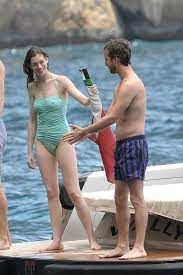 On vacation in Italy - Anne Hathaway Photo (23967786) - Fanpop