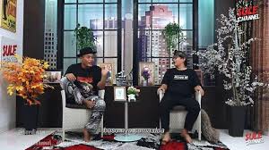 Menurut abah uci kalau pejabat belum meninggal sudah banyak yang mau menggantikan, tetapi kalau ulama yang meninggal belum tentu ada penggantinya. Seminggu Sebelum Kang Uci Wafat Videonya Bareng Sule Diposting Di Youtube Tertawa Dan Bersemangat Tribun Jabar