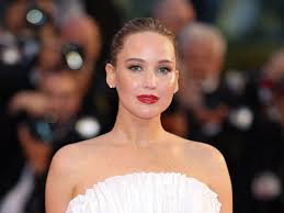 How to Copy Jennifer Lawrences Perfect Nude Manicure