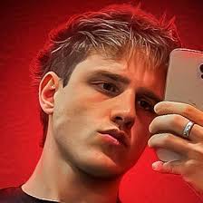 Mathew Woods and CJ Clark via Snapchat. are you choosing one or taking  both? 👀