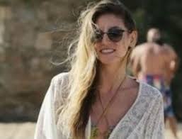 Η αθηνά οικονομάκου μας έδειξε ολοκληρωμένο το σαλόνι του σπιτιού της! A8hna Oikonomakoy Ta Peiramata Sta Mallia Ths Fwtografies Sth Dhmosiothta Kuskusaki Eu