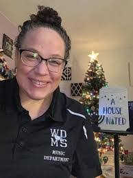 Melissa Manzano's Instagram, Twitter & Facebook