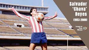 Los futbolistas de chivas deberían reflexionar si realmente pueden vestir la camiseta de este gran club.con todo respeto, son unos. Chava Reyes El Mas Grande Icono De Las Chivas Del Campeonisimo 1953 2008 Youtube