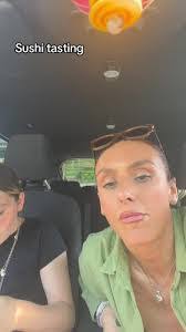 Jennifer Stoyer's Instagram, Twitter & Facebook