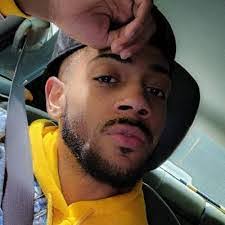 Tanya Macklin's Instagram, Twitter & Facebook