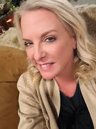 Calling all crafting cuties! 😍🚨 I'm behind the scenes getting ready and  tonight we're back and