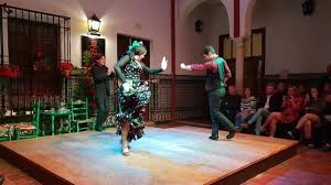 Tiene lugar en el patio (interior) de una casa y el aforo es reducido para apenas 40 personas lo que lo convierte en espacio íntimo y acogedor. La Casa Del Flamenco Seville 2020 All You Need To Know Before You Go With Photos Tripadvisor