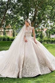 When You Re Elie Saab S Daughter In Law Your 4 Wedding Dresses Look Like This Elie Saab Wedding Dress White Wedding Gowns Fitted Wedding Dress