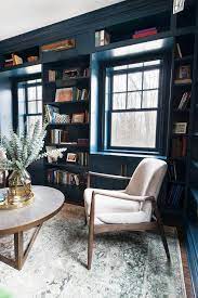 Arka koltuğa oturdum, ağlak bir gitar tınısı geliyor radyodan, kulak kabarttım bb. Traditional Den Library Office Benjamin Moore Gentleman S Gray
