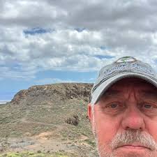 Peter Davison is 73 today, Happy Birthday Peter 🎁🎂