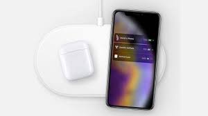 While the one of the most clear difference is a wireless charging indicator, that's not the index, as a seller can put 1st airpods into second generation airpods case. Airpods 1 Vs Airpods 2 Was Konnen Die Neuen Kopfhorer Besser