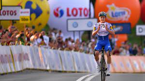 Remco evenepoel is a straight beast. Giro D Italia 2021 Remco Evenepoel Gibt Comeback Nach Horror Sturz Ohne Renntage In Die Premiere Eurosport