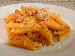 Ricetta pasta salsiccia e peperoni: La Ricetta Delle Penne Rigate Con Crema Di Peperoni E Salsiccia Senigallia Notizie