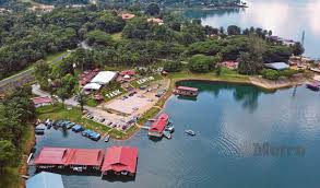 Flora dan faunanya memukau pandangan sesiapa sahaja yang tapi, hanya 100 orang yang dibenarkan masuk setiap hari di mana 80 orang terdiri daripada pelancong dari rumah bot. Jangan Panik Isu Pengunjung Tasik Kenyir Positif Covid 19