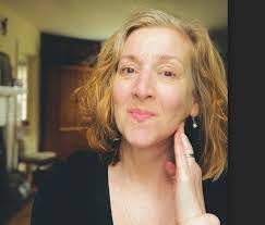 Lisa Beech's Instagram, Twitter & Facebook