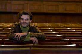The actor made his debut in the film industry via the movie titled before tomorrow. Albano Jeronimo Abre Caminho Com Vikings Ate A Gloria Da Netflix