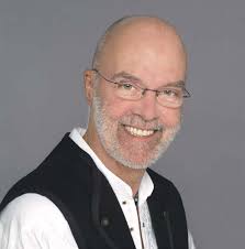 Je crois que raconter nos histoires, d'abord à nous-mêmes, puis les un.es  aux autres et au monde, est un acte révolutionnai