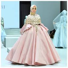 The Magical Of Lycoris Rosegold Gown Please Say Yes If You Love This One Lycorisbyayudyahandari Shaw Pakaian Wanita Pakaian Pernikahan Model Pakaian