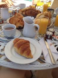 Chocolat Chaud Jus D Orange Croissant Pain Chocolat Petit Pain Avec De La Confiture Picture Of La Vague D Or La Seyne Sur Mer Tripadvisor