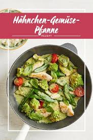 Hubscher Romanesco Zuckerschoten Und Basilikumcreme Geben Hier Den Ton An Hahnchen Gemuse Pfanne Rezepte Gesunde Rezepte