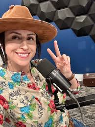 One of my fav Tyler Childers songs..even better by a fire 🤘🏼  #taylorteasleymusic #coversongs #tylerchilders #fireside #livemusic