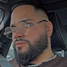 Shout out to my live stream producer Vince. Met him for first time and I  didn't get murdered.