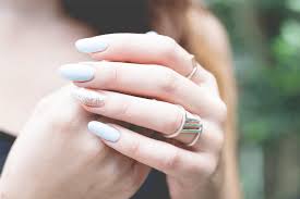 Qui n'a jamais eu envie de craquer pour des faux ongles ? Comment Poser Des Capsules Faux Ongles Blog De Sandrine Shanon Conseils Et Astuces