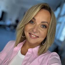 Makijaż z lat XX🤣🤣 filmik jest poniżej😅 Kochani 12.06 Białystok z kim  się widzę?😜 13.06 Augustów 14.06 Zambrów 15.06 Siedlce 19.06 Otwock Mam  nadzieję że się widzimy ♥️  https://www.kupbilecik.pl/szukaj/?q=Stand-up+Mama+Na+Obrotach