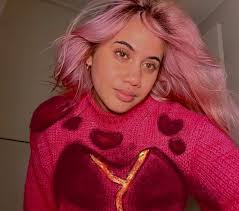 Y O L A N D E (@yolande_moevao) · Instagram 照片和视频