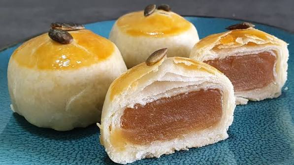 Lotus Seed Paste Bun