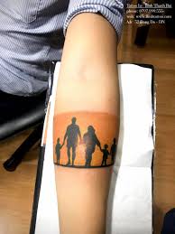 Hình xăm gia đình thể hiện tình cảm đối với cội nguồn, đối với nơi yêu thương mình nhất và luôn được rất nhiều người quan tâm! Tattoo Trang 4