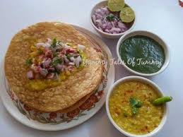 Sindhi Dal Pakwan Dal Pakwan Is An Authentic Breakfast Recipe Of Sindhi S Where A Crisp Pakwan Is Served With A Tasty Tan In 2020 Recipes Gosht Recipe Fish Biryani