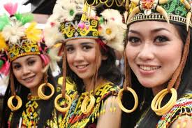 Kampung taee dayak bidayuh gawai festival sarawak malaysia borneo travel 2015 探索婆罗洲砂拉越马拉西亚原住民部落传统文化. Masyarakat Peribumi Dan Suku Kaum Di Negeri Sarawak Bumi Kenyalang Azlan Rumadi