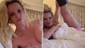 Britney Spears Shares Video Posing Topless in Bed Amid Divorce From Sam  Asghari – WATCH | 🎥 LatestLY