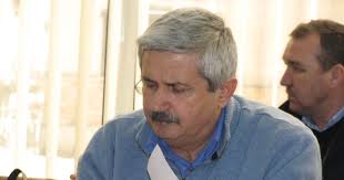 Primarul Orşovei, Ion Manea, cel care a aruncat în Dunăre “flacără  democraţiei”, este un fost ospătar care îşi turna clienţii la Securitate