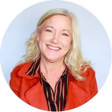 Robyn Smeltzer's Instagram, Twitter & Facebook