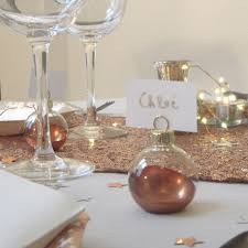 Marque Place Noel Boule Cuivre Pour Decoration De Table De Noel Decoration Table De Noel Table De Noel Couleur Table De Noel